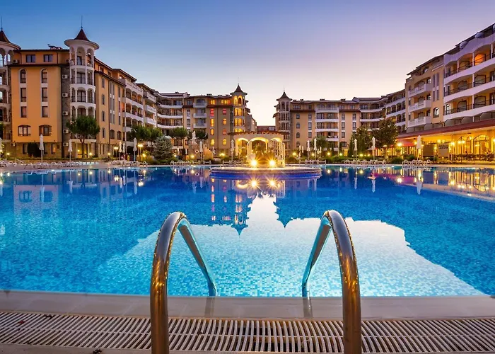 Hotel with pool: Royal Sun Holiday Complex