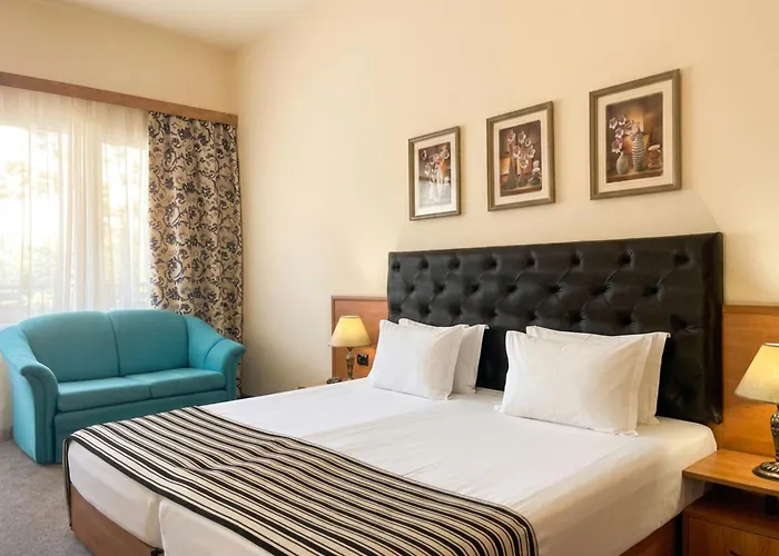 Lotus Family Hotel - Free Parking